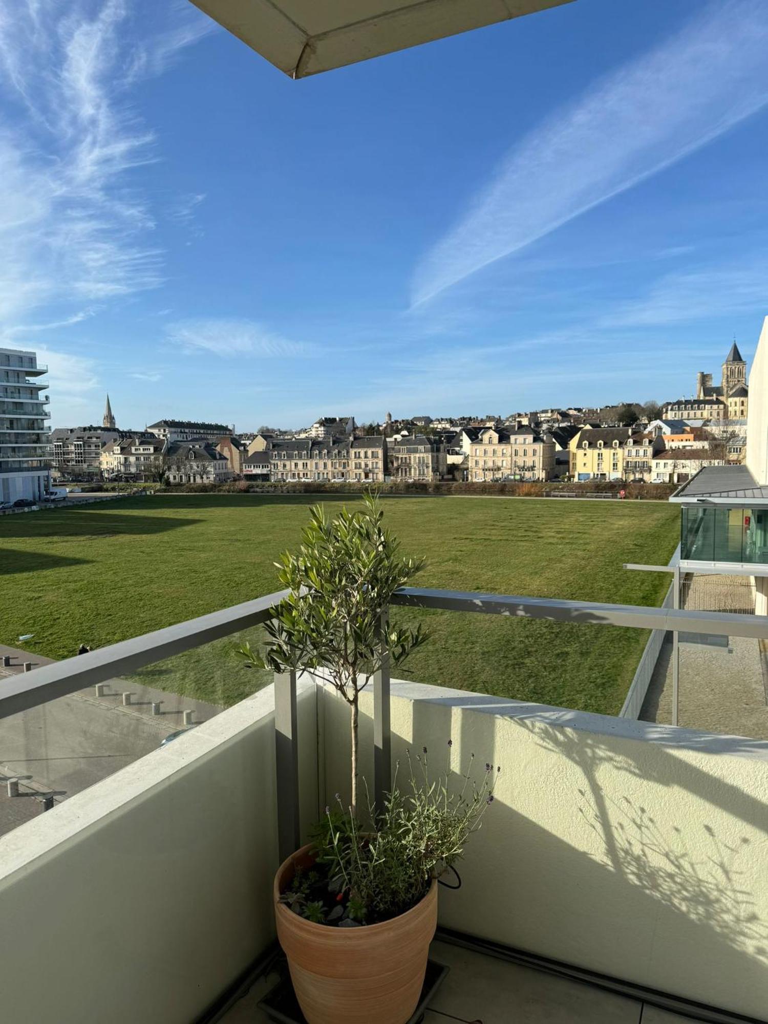 Presqu'Ile, Appartement Neuf Avec Balcon, Salle De Gym Et Parking Caen Exterior photo